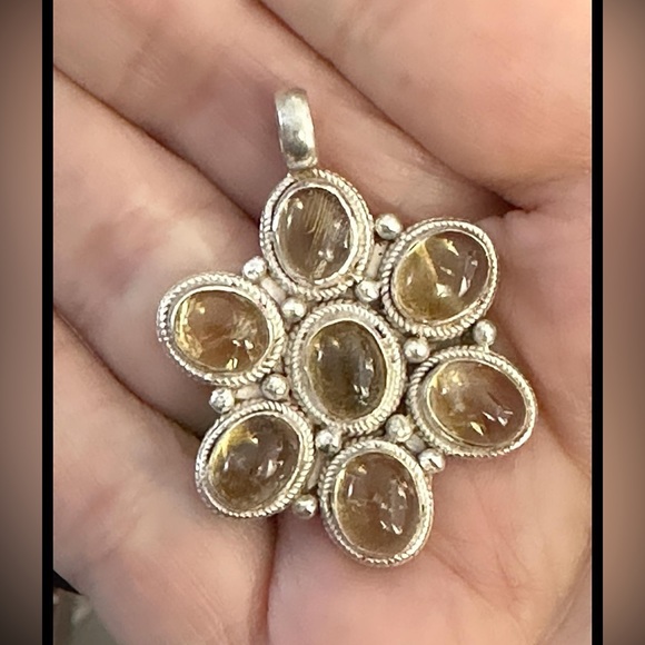 Golden rutilated quartz flower sterling silver pendant - Picture 11 of 12